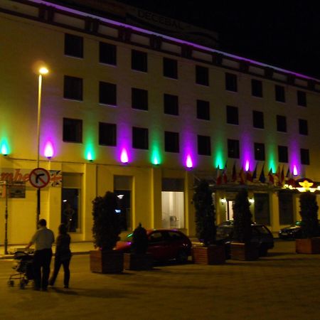 Hotel Bistrita บาเคา ภายนอก รูปภาพ