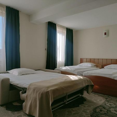 Hotel Bistrita บาเคา ภายนอก รูปภาพ