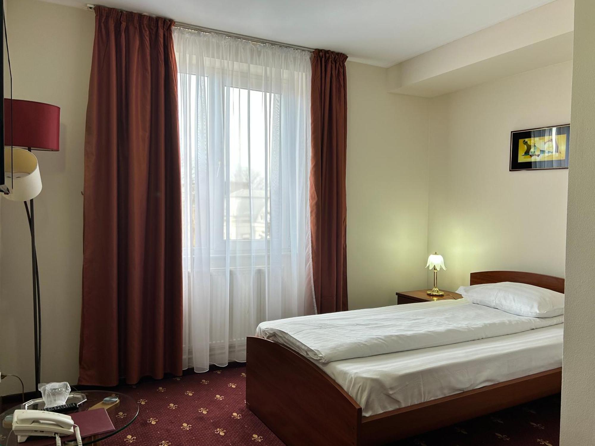 Hotel Bistrita บาเคา ภายนอก รูปภาพ