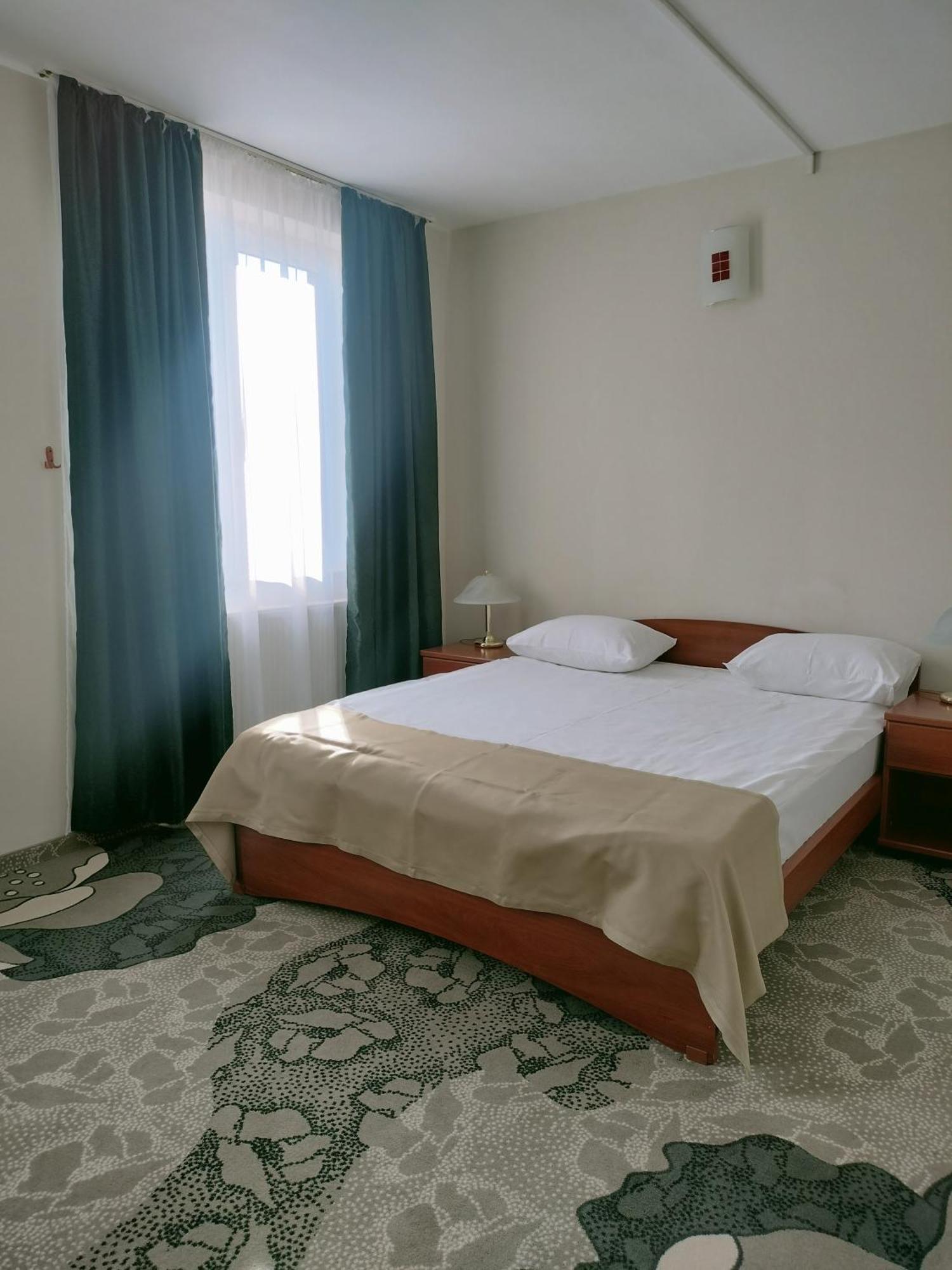 Hotel Bistrita บาเคา ภายนอก รูปภาพ