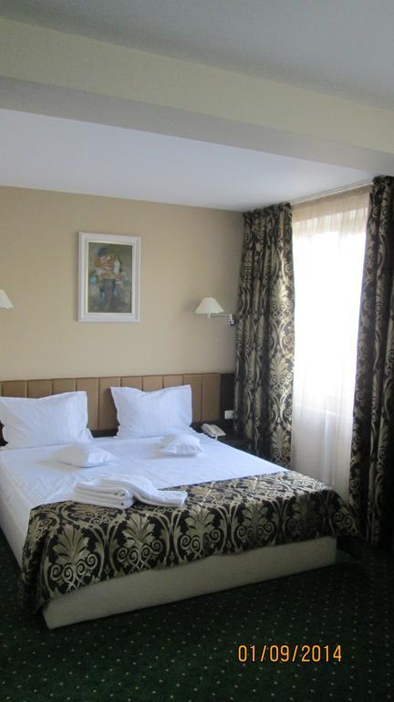 Hotel Bistrita บาเคา ภายนอก รูปภาพ